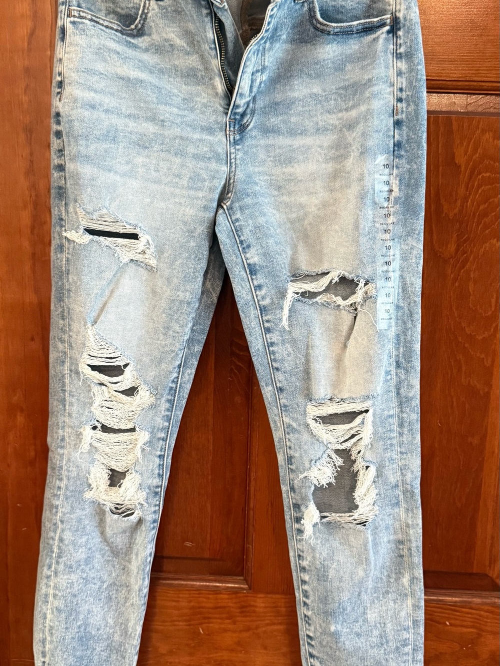 American Eagle Outfitters Light Wash Ripped Skinny Jeans